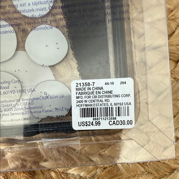 Claire's Black and White Skull iPhone Case - Picture 3 of 4